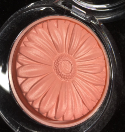 腮紅和高光哪個先用？