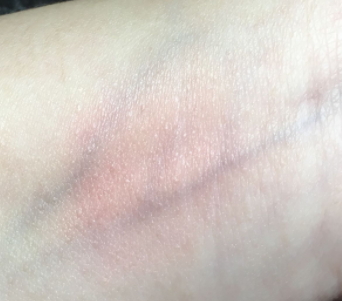 腮紅和高光哪個先用？