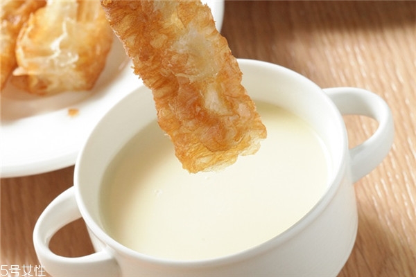 杏仁茶用什么杏仁 此杏仁非彼杏仁 杏仁茶用什么杏仁 此杏仁非彼杏仁