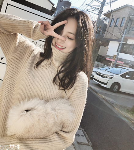 毛衣粘上羽絨毛怎么辦？五大妙招來助陣