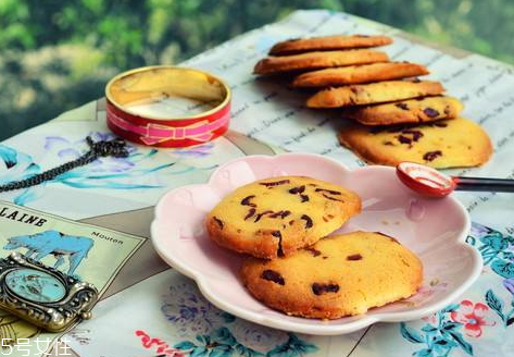 蔓越莓餅干可以用葡萄干代替嗎 蔓越莓餅干可以用葡萄干代替嗎