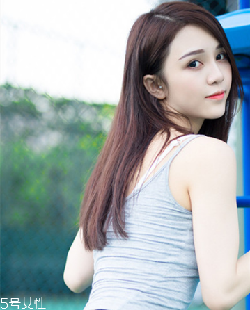 秋冬適合什么顏色的頭發(fā)？再燙個卷發(fā)更秋冬