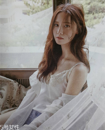 秋冬適合什么顏色的頭發(fā)？再燙個卷發(fā)更秋冬