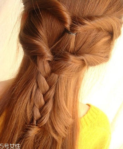 披肩發(fā)怎么扎好看？披肩發(fā)好看扎發(fā)圖解