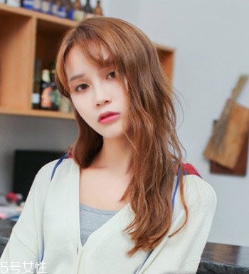 去理發(fā)店洗頭需要注意這些事 7個錯誤洗頭法易脫發(fā) 去理發(fā)店洗頭需要注意這些事 7個錯誤洗頭法易脫發(fā)