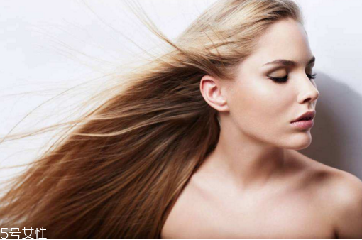 去理發(fā)店洗頭需要注意這些事 7個錯誤洗頭法易脫發(fā) 去理發(fā)店洗頭需要注意這些事 7個錯誤洗頭法易脫發(fā)