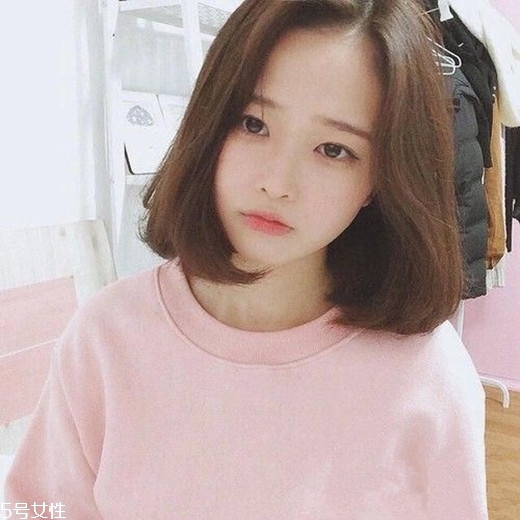 2018冬天流行什么發(fā)色？簡(jiǎn)單漂亮的披肩發(fā)