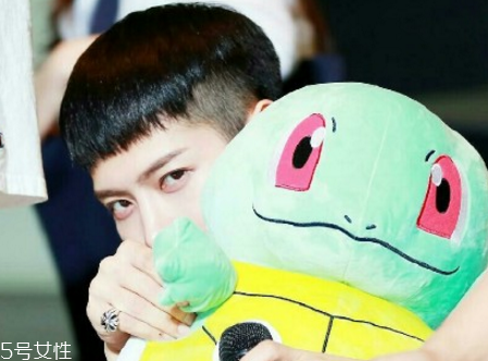 男生頭發(fā)稀疏適合什么發(fā)型？圓形劉海很好看