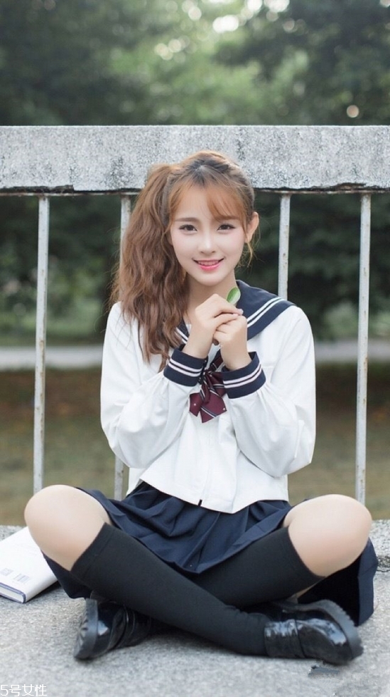 2018冬天流行什么發(fā)色？簡(jiǎn)單漂亮的披肩發(fā)