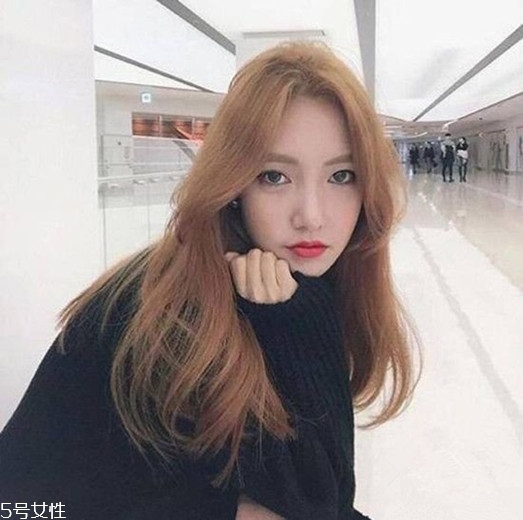 2018冬天流行什么發(fā)色？簡(jiǎn)單漂亮的披肩發(fā)