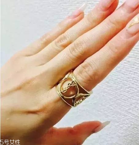 如何選擇口紅色號(hào)？口紅必不可少