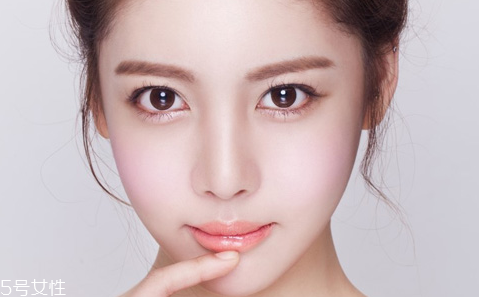 如何選擇口紅色號(hào)？口紅必不可少