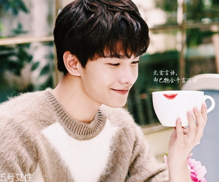 嬌蘭親親567是什么顏色？活色生香吻的秘訣