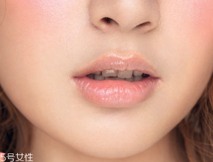 如何選擇口紅色號(hào)？口紅必不可少