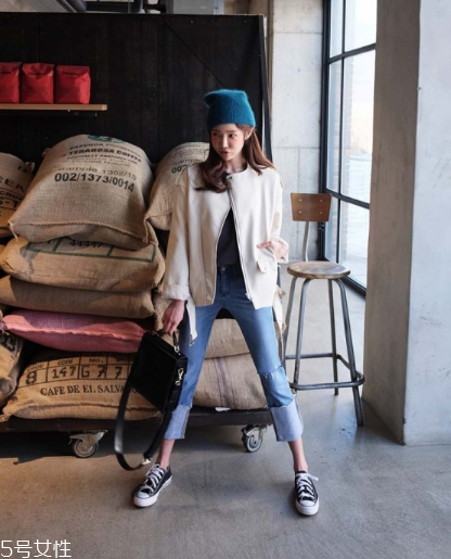 白色皮衣怎么搭配？兼具優(yōu)雅與干練