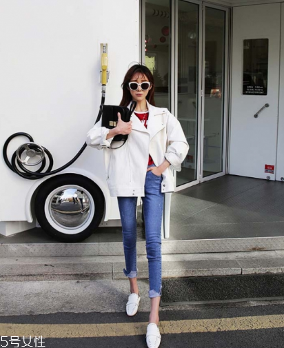 白色皮衣怎么搭配？兼具優(yōu)雅與干練