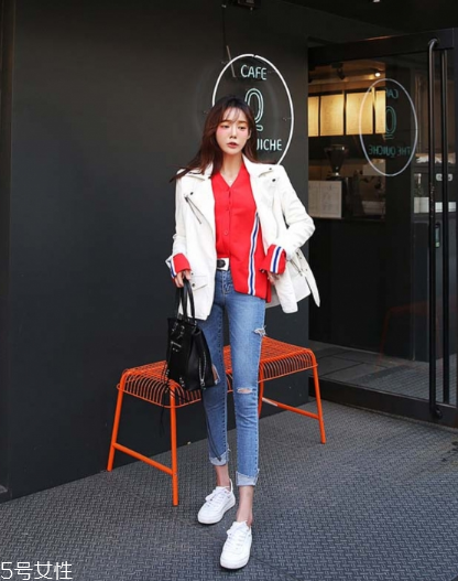 白色皮衣怎么搭配？兼具優(yōu)雅與干練