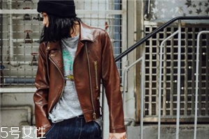 棕色皮衣怎么搭配？玩轉(zhuǎn)復(fù)古潮流風(fēng)