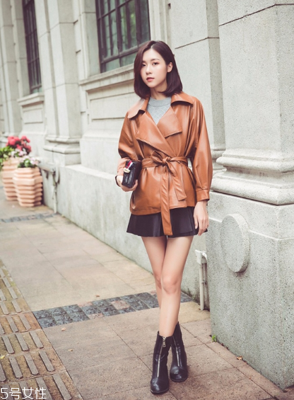 棕色皮衣怎么搭配？玩轉(zhuǎn)復(fù)古潮流風(fēng)