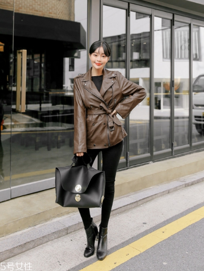 棕色皮衣怎么搭配？玩轉(zhuǎn)復(fù)古潮流風(fēng)