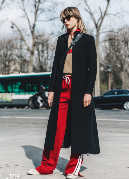 校服褲搭配什么鞋子？不同鞋子不同風(fēng)格