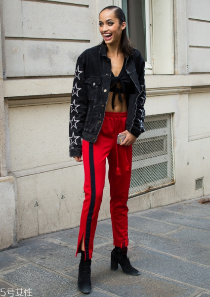 校服褲搭配什么鞋子？不同鞋子不同風(fēng)格