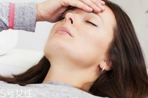 經(jīng)期怎么護膚保養(yǎng)皮膚？4招教你搞定經(jīng)期肌膚問題