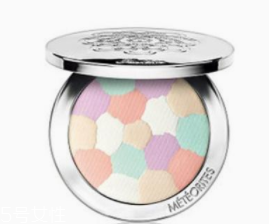 買粉餅好還是散粉？精致女孩粉餅是標(biāo)配