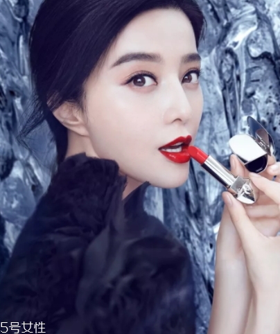 嬌蘭冰冰紅試色 嬌蘭鏡面口紅28vs嬌蘭25 嬌蘭冰冰紅試色 嬌蘭鏡面口紅28vs嬌蘭25