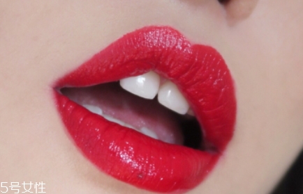 嬌蘭臻彩寶石唇膏25試色 嬌蘭25號(hào)口紅摯愛冰冰紅 嬌蘭臻彩寶石唇膏25試色 嬌蘭25號(hào)口紅摯愛冰冰紅