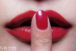 唇部打底膏是什么？涂好口紅必須打底