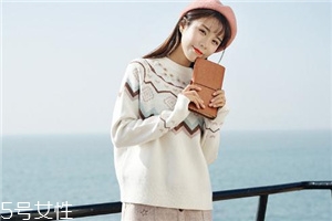 毛衣扎脖子怎么辦？三招讓你舒適過冬