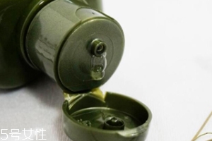 控油水乳哪個(gè)好？油膩中年的解油福星