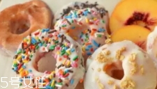 君樂(lè)寶芝士酸奶怎么喝？卡死在插吸管這一步