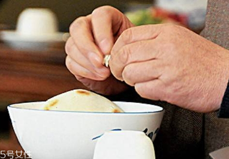 羊肉泡饃怎么吃 吃泡饃有講究 羊肉泡饃怎么吃 吃泡饃有講究