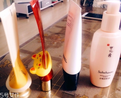 雅詩蘭黛和后哪個(gè)好用？哪個(gè)更貴？