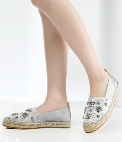 漁夫鞋適合什么季節(jié)？春夏演繹多樣風(fēng)格