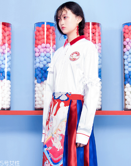 中國(guó)風(fēng)衣服怎么搭配？帶你演繹傳統(tǒng)之美