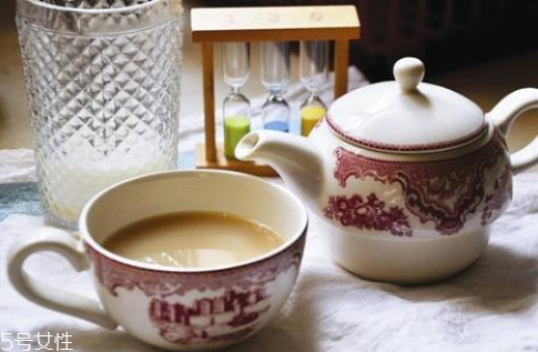 奶茶為什么喝了睡不著 失眠原因解析 奶茶為什么喝了睡不著 失眠原因解析