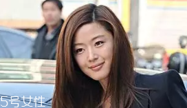 臥蠶和眼袋的區(qū)別是什么？臥蠶是肌肉眼袋是肥肉