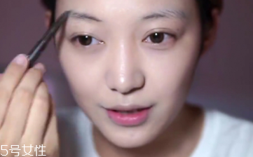 微醺桃花妝怎么化妝？簡(jiǎn)單步驟滿足爆棚少女心