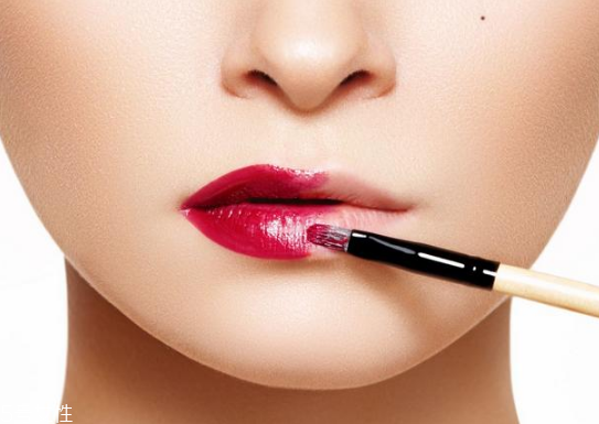 什么牌子的唇釉好用？顯色又不易脫妝