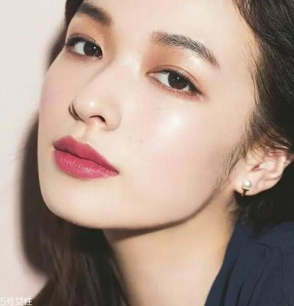 日常色口紅哪個(gè)牌子好？m字唇更好看