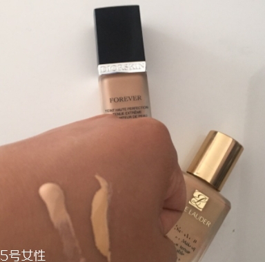 雅詩蘭黛和dior迪奧粉底液哪個好？