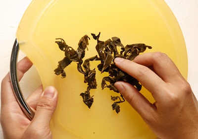 泡過的茶葉可以當(dāng)花肥嗎 還有這些作用 泡過的茶葉可以當(dāng)花肥嗎 還有這些作用