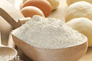 一斤面粉放多少泡打粉 2-3%泡打粉的比例 一斤面粉放多少泡打粉 2-3%泡打粉的比例