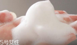 泡沫洗面奶可以帶上飛機(jī)嗎？可以帶上飛機(jī)但有容積限制