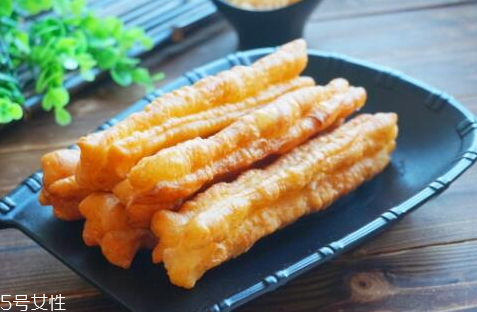 一斤面粉能炸多少油條 大約1.5斤油條 一斤面粉能炸多少油條 大約1.5斤油條