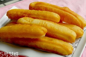 一斤面粉能炸多少油條 大約1.5斤油條 一斤面粉能炸多少油條 大約1.5斤油條