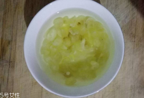 皂角米怎么泡發(fā) 冷水泡即可 皂角米怎么泡發(fā) 冷水泡即可